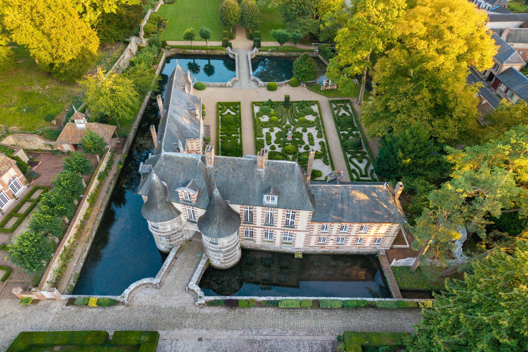 Chateau Lyons la Foret villa photo.